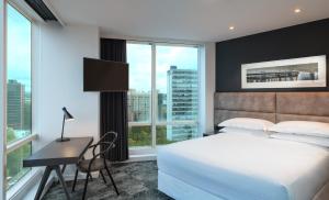 Posteľ alebo postele v izbe v ubytovaní Four Points by Sheraton Auckland