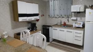 Η κουζίνα ή μικρή κουζίνα στο Portelinha do Mar - Sua Casa em Arraial do Cabo