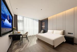 Ένα ή περισσότερα κρεβάτια σε δωμάτιο στο Atour Hotel Jiaxing Nanhu Tiandi