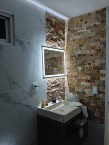 Bilik mandi di Habitación