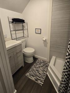 Ένα μπάνιο στο House 15 mins from Woodstock NY with stunning views