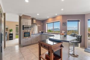 Φωτογραφία από το άλμπουμ του Soak & Stay Acacia Bay - spa, pet, family friendly σε Taupo