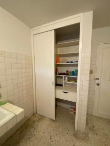レオンにあるBaW Mateos 809Pのトイレと洗面台付きのバスルーム +287枚の写真