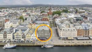Φωτογραφία από το άλμπουμ του Central apartment with great sea view σε Haugesund