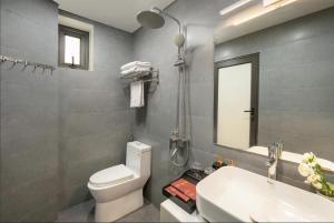 Koupelna v ubytování Lam Anh Hotel 3 Ngoại Giao Đoàn BT5-16