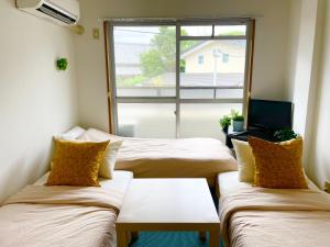 Sakura202 伊丹空港アクセス抜群タイニールーム最大3名宿泊可能客房内的一张或多张床位