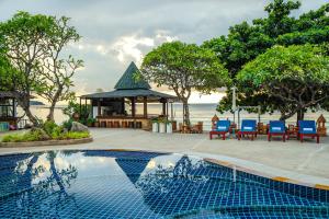 Bazén v ubytování Chaweng Buri Resort nebo v jeho okolí