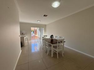 Fotografie z fotogalerie ubytování City Townhouse Escape v destinaci Wagga Wagga