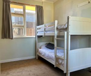 Postel nebo postele na pokoji v ubytování Hove Smart Stay, Attached 2 bed apartment, South Australia