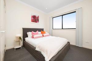 Ένα ή περισσότερα κρεβάτια σε δωμάτιο στο Beachside Penthouse +19 φωτογραφίες