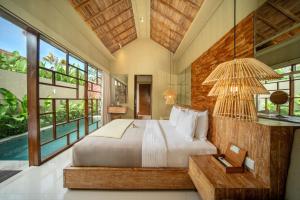Bazén v ubytování Manca Villa Canggu by Ini Vie Hospitality nebo v jeho okolí