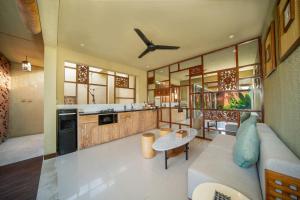 Kuchyň nebo kuchyňský kout v ubytování Manca Villa Canggu by Ini Vie Hospitality