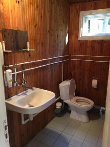Ett badrum på Oravapesa Guest House