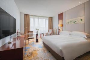 Postel nebo postele na pokoji v ubytování Xiamen Airlines Quanzhou Hotel