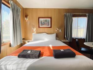 Postel nebo postele na pokoji v ubytování Sturt Motel