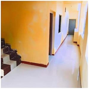 德瓦尔卡Hotel Yuvraj AC OR NON AC BOTH ROOM Dwarka Gujrat的相册照片