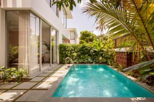 Πισίνα στο ή κοντά στο La Donaira 2 & 3 BHK Villas with Private Pool Garden & Kitchen 10 mins to Vagator & Morjim Beach