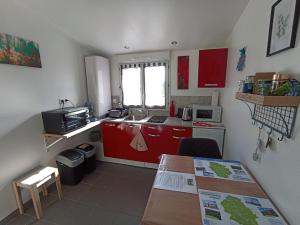 Kuchnia lub aneks kuchenny w obiekcie Gîte Nature et détente