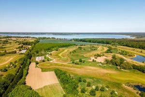 an aerial view of a golf course with a lake at One Putt Erdgeschoss in Göhren-Lebbin