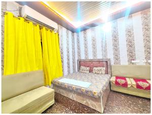 Posezení v ubytování HOTEL NAMO G AYODHYA Near Saryu River - 400 Meter Walking Distance From Shree Ram Mandir & Hanuman Garhi Temple - #Wi-fi #Restaurant #Parking Facilities #Prime Location - Best Seller Hotel In AYODHYA