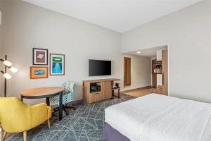 TV a/nebo společenská místnost v ubytování Hampton Inn Cooperstown