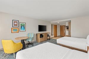 TV a/nebo společenská místnost v ubytování Hampton Inn Cooperstown
