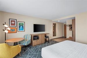 TV a/nebo společenská místnost v ubytování Hampton Inn Cooperstown