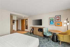 TV a/nebo společenská místnost v ubytování Hampton Inn Cooperstown