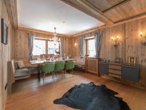 Fotografija v galeriji nastanitve Unique chalet in the center of Elmau near skilift v mestu Ellmau