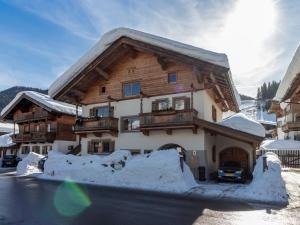 Fotografija v galeriji nastanitve Unique chalet in the center of Elmau near skilift v mestu Ellmau + 28 fotografij