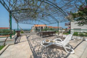 Balkón alebo terasa v ubytovaní Villa Božica - sea view stone villa with free parking