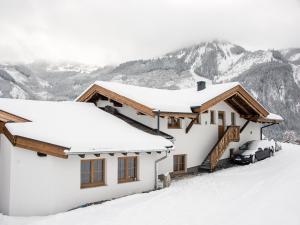 Modern Mansion in Kaprun near Ski Area talvel