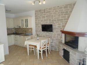 Kuchyň nebo kuchyňský kout v ubytování Apartment Lorenzo