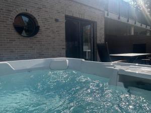 a large jacuzzi tub in a yard with a table at Ferienwohnung FleesenNest in Göhren-Lebbin