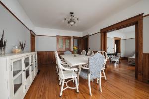 Gallery image of Spacious Victorian 5 BDR Broomhead Farmhouse - 5721 in Rapid City