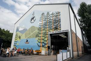 Tòa nhà nơi thuyền tọa lạc