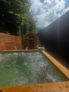 Bazén v ubytování Residenza Riva Wellness Apartment Spa nebo v jeho okolí