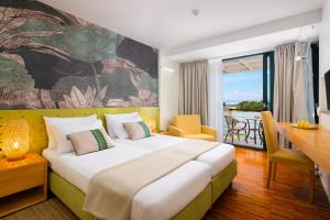 Postel nebo postele na pokoji v ubytování Aminess Vival Velaris Resort