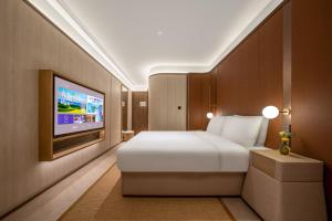 Jingdong Headquarters Crystal Orange Hotel, Yizhuang, Beijing房間的床