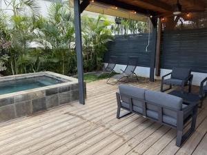 Bazén v ubytování Maison Ti Corail avec Piscine nebo v jeho okolí