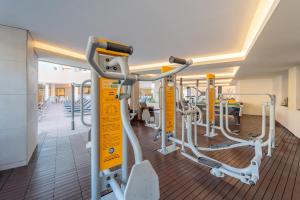 Fitness centrum a/nebo fitness zařízení v ubytování Arte Hotel + 37 fotografií