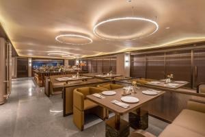 Jingdong Headquarters Crystal Orange Hotel, Yizhuang, Beijing餐廳或用餐的地方