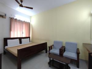 Naadi Hotel New Busstand Thanjavur客房内的一张或多张床位