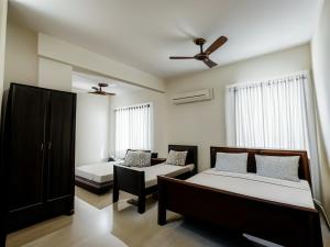 Naadi Hotel New Busstand Thanjavur客房内的一张或多张床位