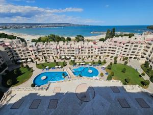Πισίνα στο ή κοντά στο Comfy Flat Sea View & Strong Wi-Fi