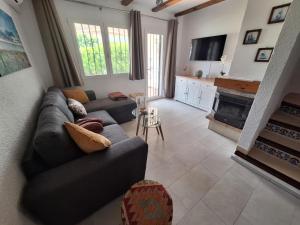 TV a/nebo společenská místnost v ubytování Casa Catalin