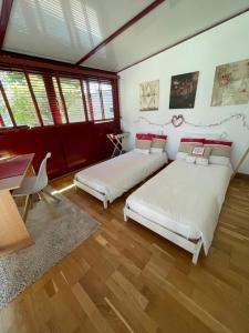 Postel nebo postele na pokoji v ubytování A l'ombre des oliviers + 10 fotografií