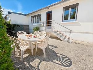 Balkón nebo terasa v ubytování La Maison de Ranville - Entre Caen & la Mer avec jardin et parking gratuit