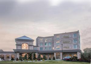 una representación de un hotel con un edificio en The Delavan Hotel, en Buffalo