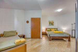 Postel nebo postele na pokoji v ubytování Grad Inn Apartments & Resort